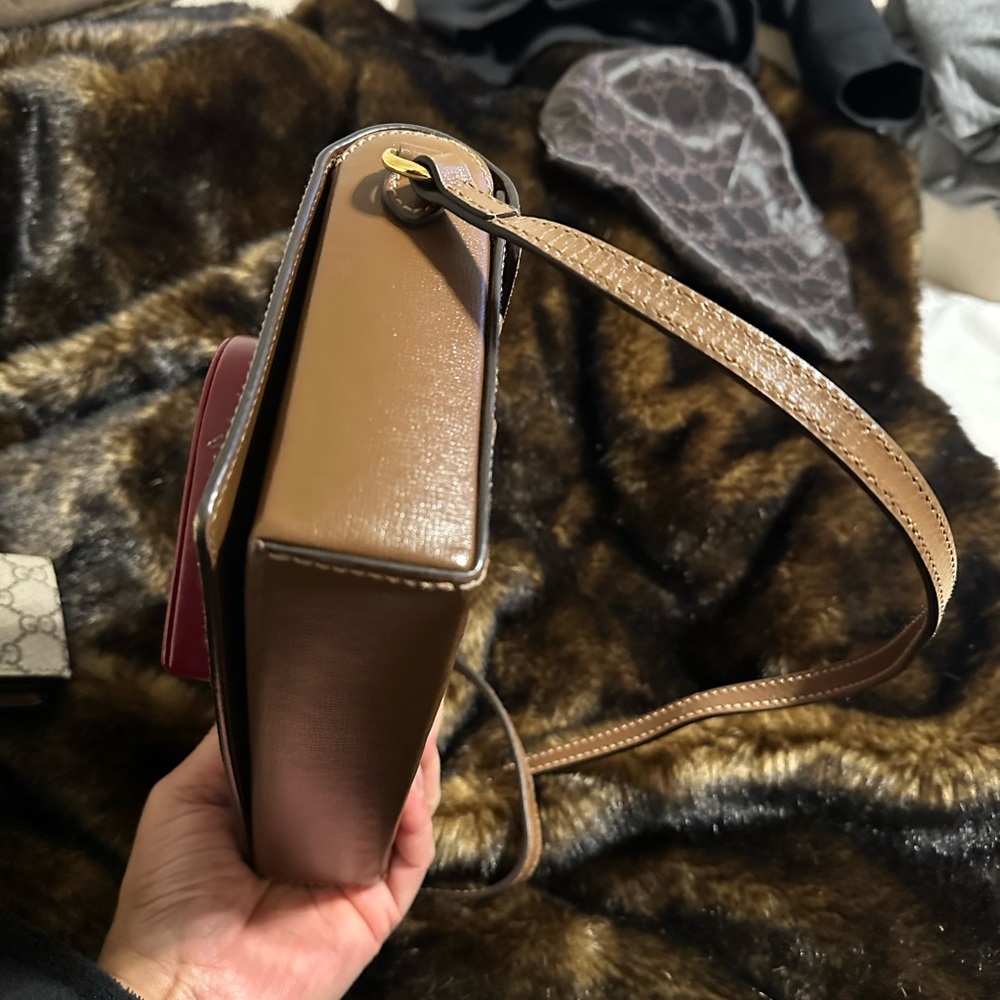 Gucci Heart Crossbody - Picture 5 of 6